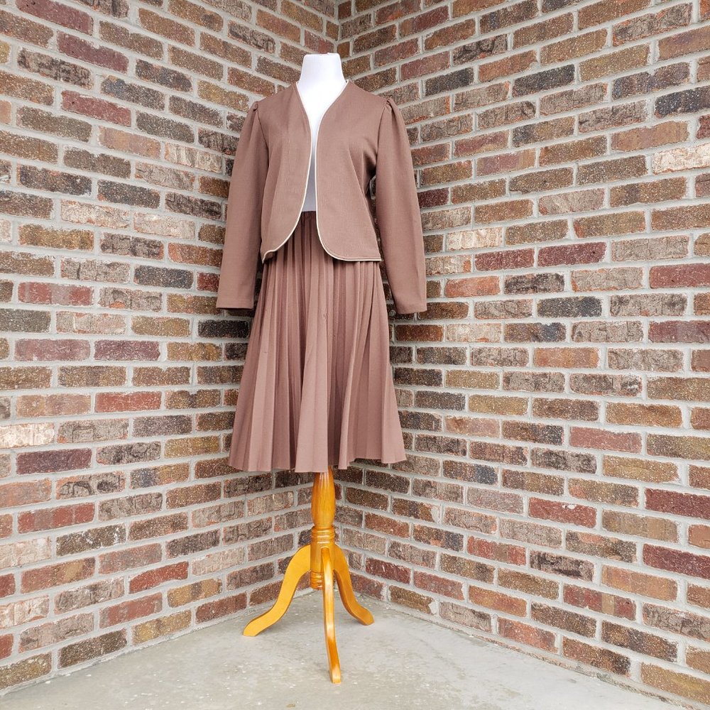 Vintage ladies skirt suit